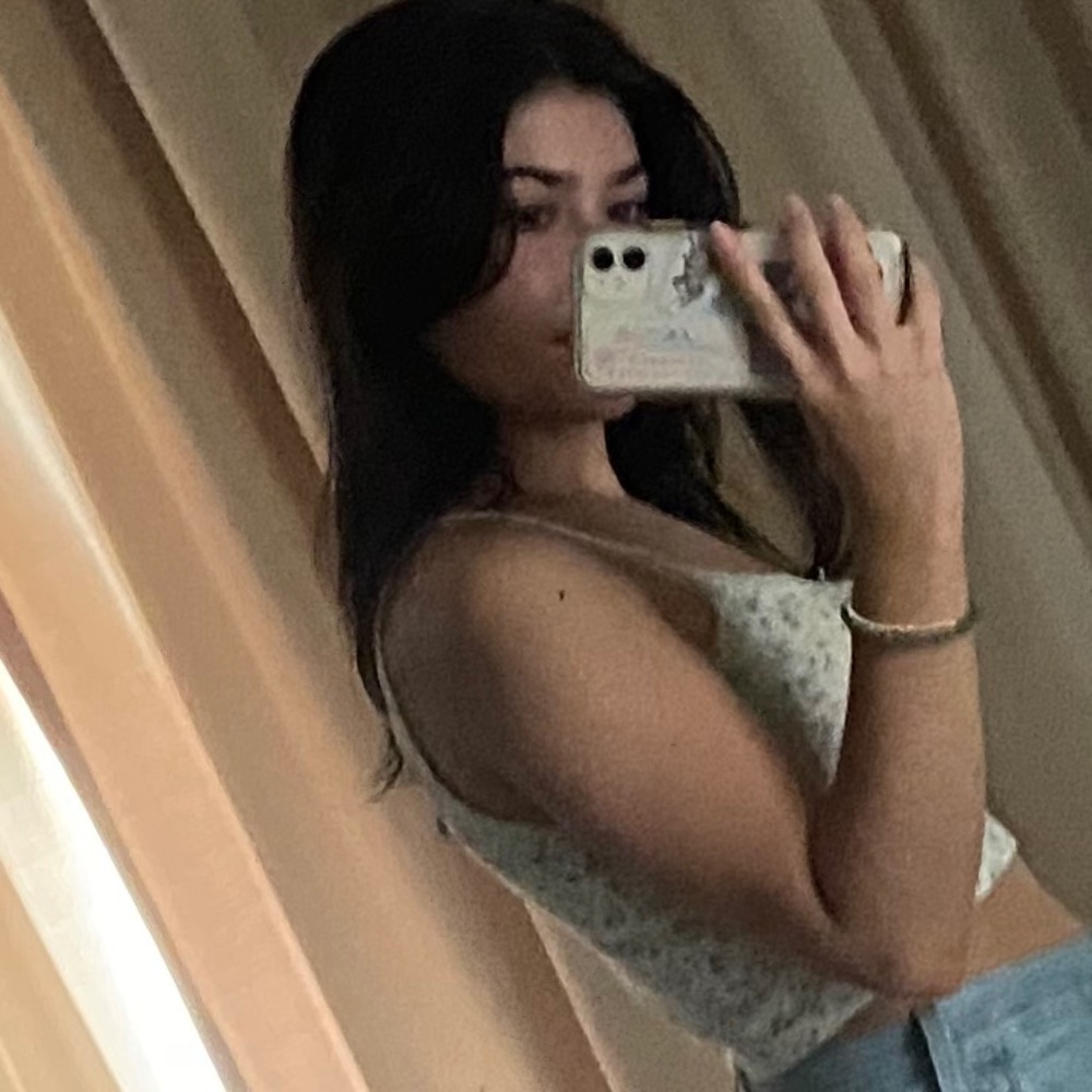 Meet your Posher, Isabel